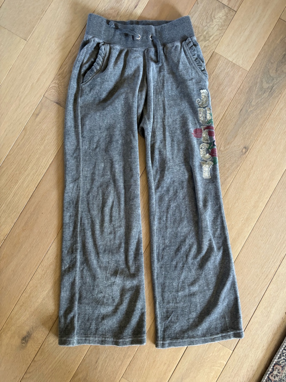 Juicy Couture Gray Sweatpants with Pink Logo Patch and ruffles